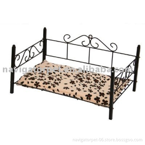 Fashionable and comfortable metal pet bed with firm frame
